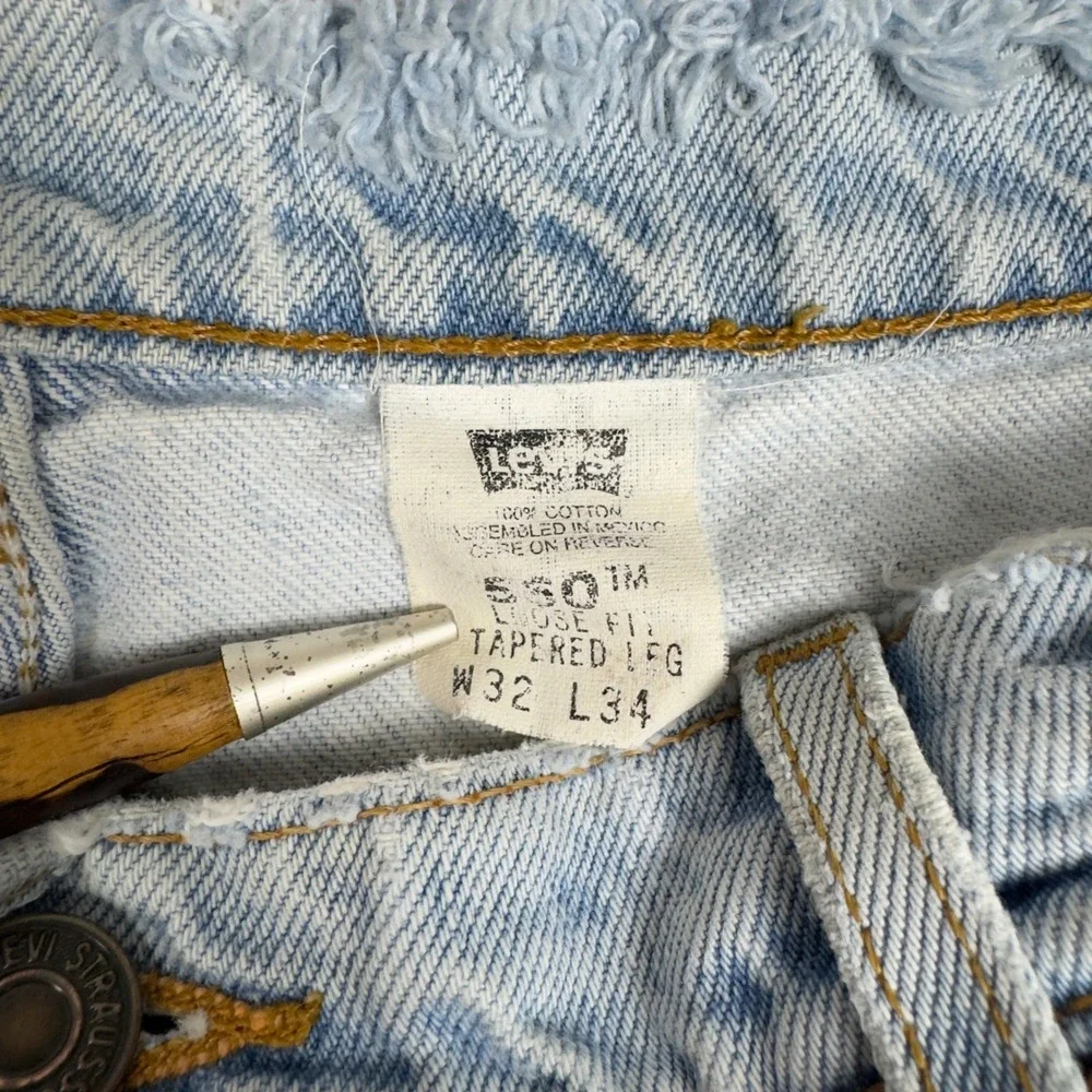 Vtg 90s Levi's 550 Cutoff Shorts‎ Women's 32 Light Wash Distressed Thrashed USA